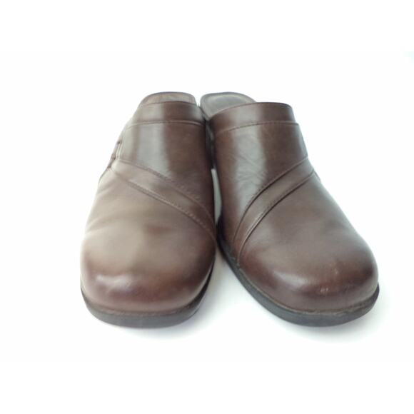 CLARKS DARK BROWN SMOOTH LEATHER HIGH HEEL MULE CLOG SHOE SZ 8.5M - Picture 3 of 7
